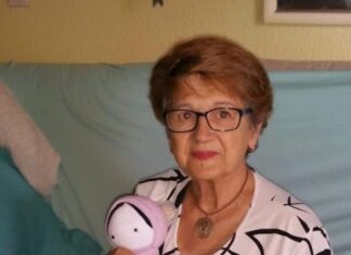 J’ai 91 ans et je tricote des jouets pour les enfants des orphelinats