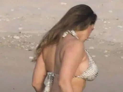 La science confirme que cette mannequin de 45 ans possède des proportions corporelles idéales